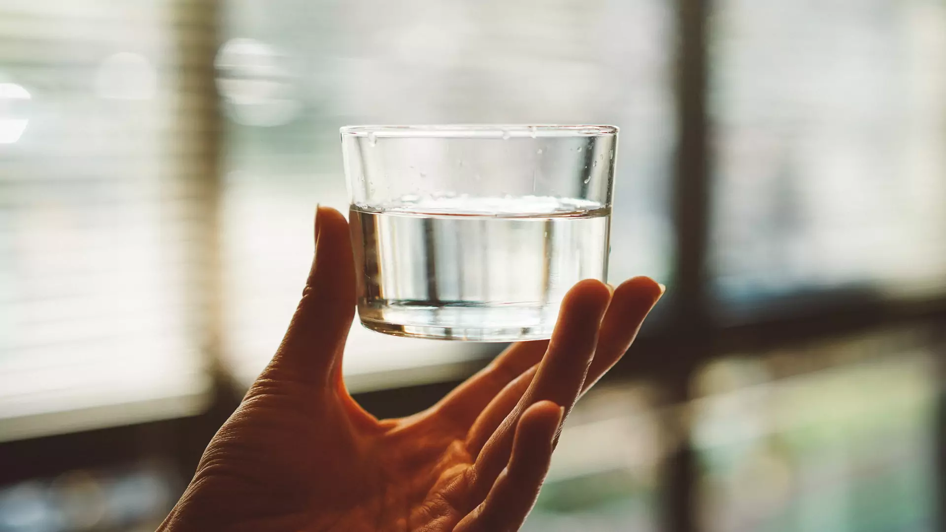 Sześć zalet regularnego picia wody miodowej. Zastrzyk energii i zdrowia dla organizmu