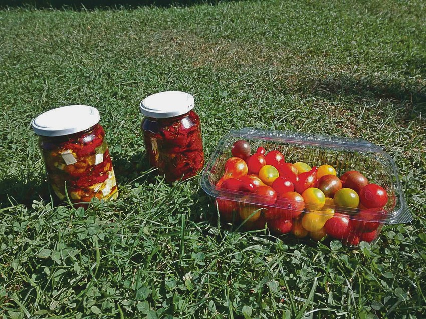 Specijaltit domaćinstva: sušeni čeri paradajz u maslinovom ulju sa Svete gore