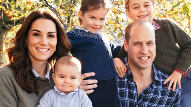 Pałac Kensington pokazał nowe zdjęcie rodzinne Kate i Williama. Uwagę zwraca ubranie George'a