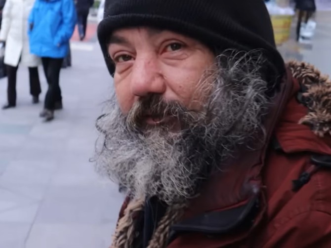 Frizer transformisao beskućnika i ljudi su zadivljeni promenom