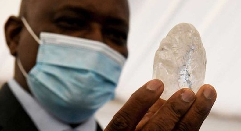 Botswana President, Mokgweetsi Masisi holding the diamond