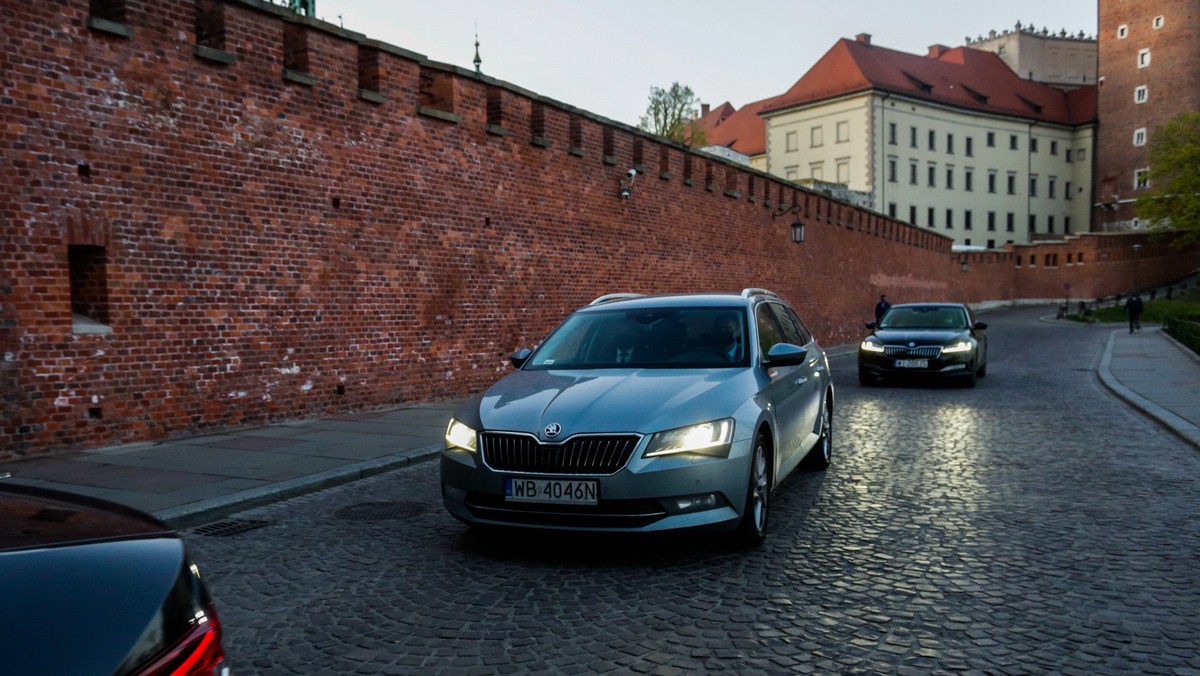 Politycy PiS na Wawelu mimo obostrzeń. Sąd wydał decyzję