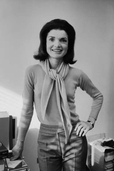  Jacqueline Bouvier Kennedy Onassis / Foto Alfred Eisenstaedt / Contributor z GettyImages-72392446