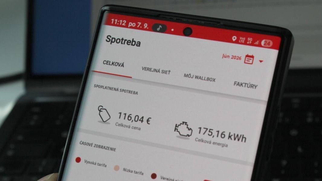 Záber na spotrebu elektrickej energie a cenu nabíjania elektromobilov v mobilnej aplikácii.