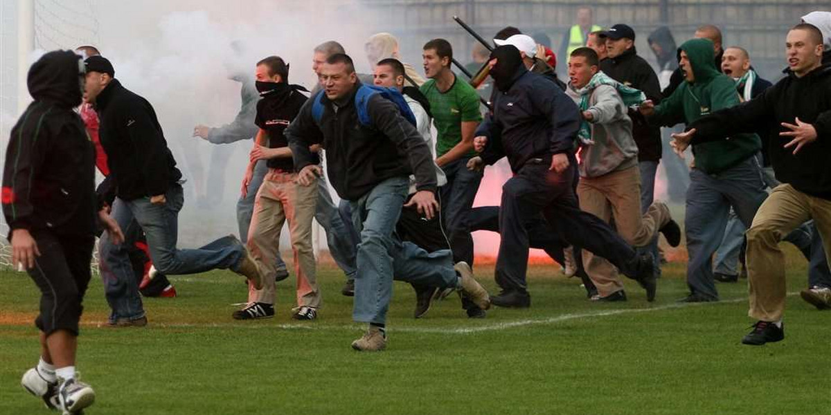 Dość tolerancji dla stadionowych bandytów!