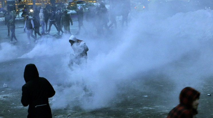 A rendőrség összecsapott a tüntetőkkel  / Fotó: MTI