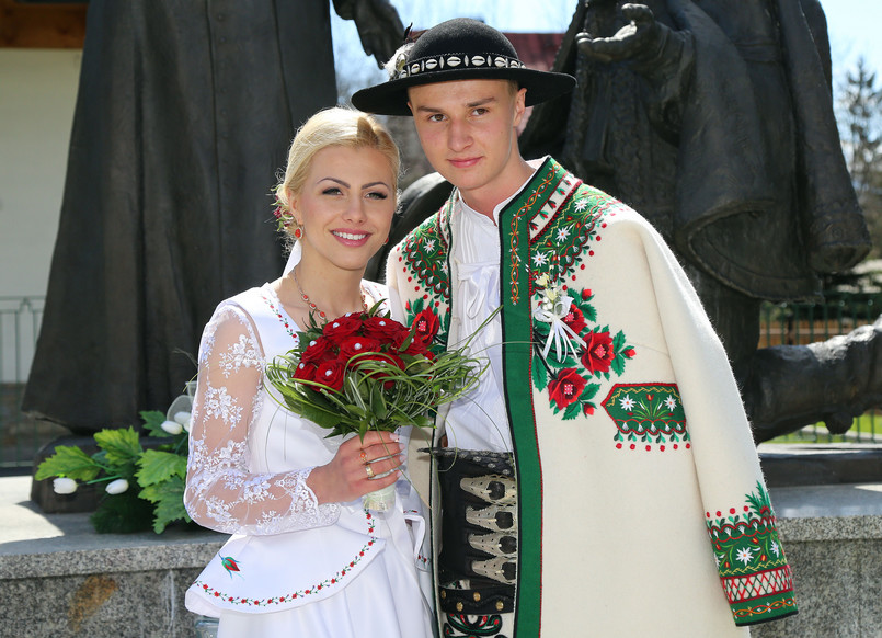 Agnieszka i Klemens sakramentalne "tak" powiedzieli sobie w kościele parafialnym w Poroninie.