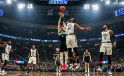 Liga NBA: Dwudzieste zwycięstwa LA Lakers i Milwaukee Bucks