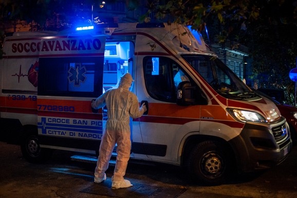 SUMNJA NA EBOLU U ITALIJI Humanitarci stigli iz Ugande: Hitno prebačeni u bolnicu