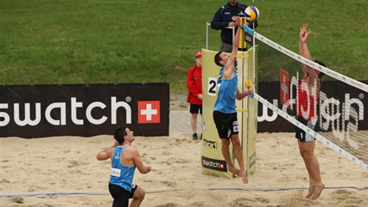 Pierwszy dzień turnieju  FIVB Beach Volleyball Swatch World Tour Silesia Open upłynął pod znakiem rundy Country Quota. W eliminacjach krajowych udział wzięły zespoły z sześciu państw: Polski, Holandii, Włoch, Czech, Kanady i Brazylii.