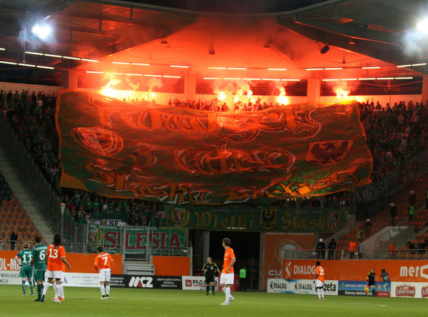 Stadiony Widzewa, Śląska i Zagłębia zamknięte. Mecze przy pustych trybunach