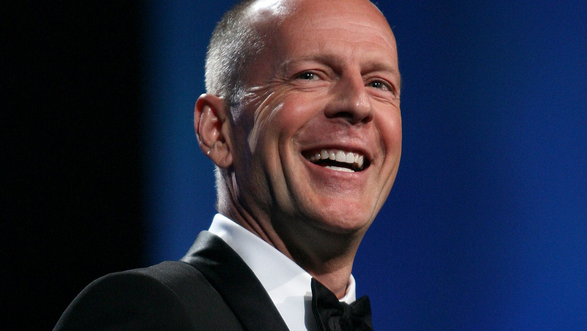 Bruce Willis znany jest wszystkim z ról twardych mężczyzn, którzy ratują świat przed zagładą. Prywatnie, Willis do twardzieli nie należy.
