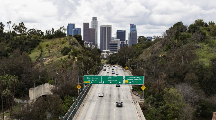Kalifornia újabb szigorításokat vezet be / Fotó:  MTI/EPA/Etienne Laurent