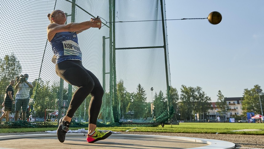 Malwina Kopron straciła sporo na wadze i rzuca młotem jak ...