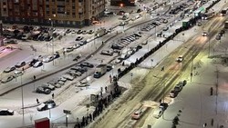 Sieć zalały zdjęcia. Rosjanie ustawiają się w kolejkach, by poprzeć... nie, nie Putina