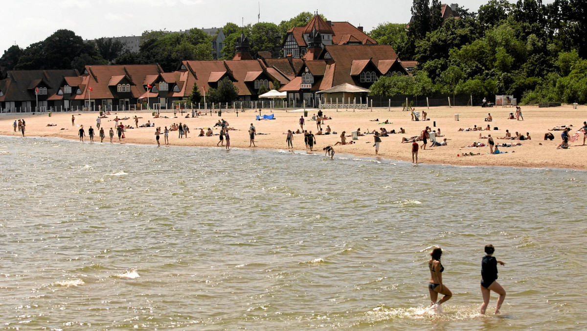 Ratownicy wodni pracujący na trójmiejskich plażach przyznają, że za nimi jeden z najtrudniejszych sezonów ostatnich lat. - Dzięki temu, że w sierpniu pogoda trochę odpuściła, sezon nie zakończył się aż tak tragicznie. Po lipcu byliśmy pełni obaw. To był najtrudniejszy lipiec od 15 lat - mówią zgodnie WOPR-owcy.