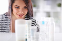 Tego warto szukać na etykietach: najbardziej wartościowe naturalne składniki kosmetyków