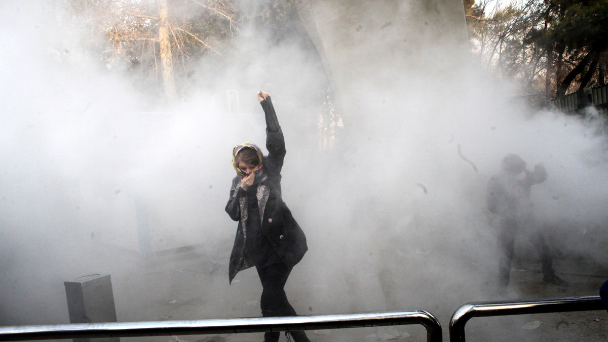 epa06410380_2 - epaselect IRAN ANTI GOVERNMENT PROTEST (Anti-government protest in Iran)