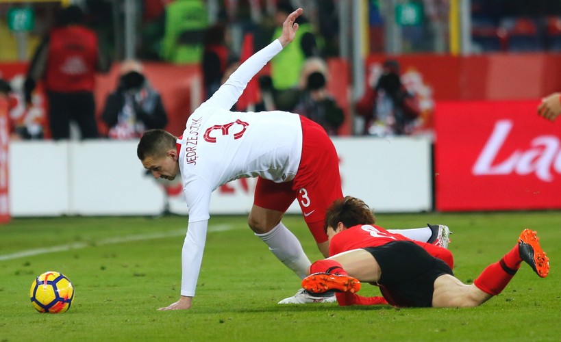 Artur Jędrzejczyk (L) i Jae-sung Lee (P)