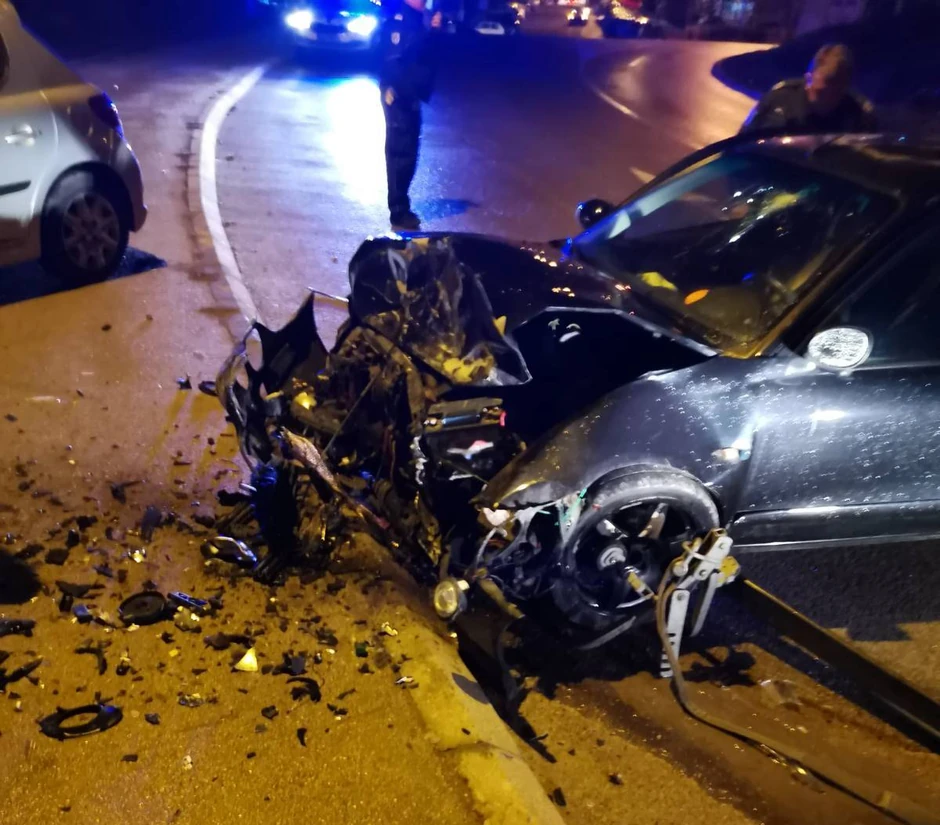 "Roveru" smrskan prednji deo vozila