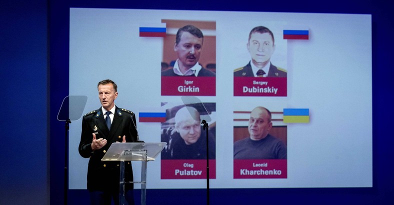 Wilbert Paulissen z Połączonego Zespołu Śledczego (Joint Investigation Team, JIT) na konferencji prasowej JIT w sprawie toczącego się śledztwa dotyczącego katastrofy Malaysia Airlines MH17 z 2014 r.,  Nieuwegein, Holandia, 19 czerwca 2019 r.