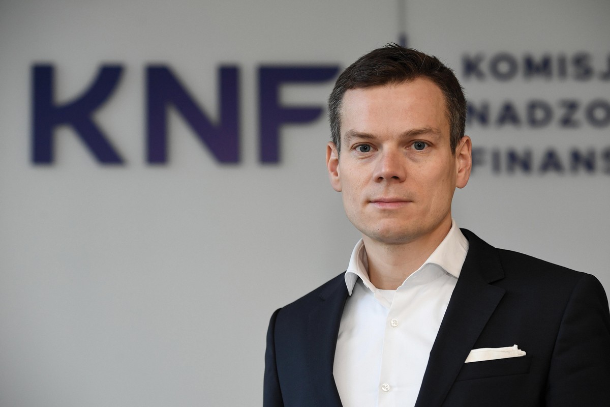 Warszawa, 05.12.2018. Przewodniczący Komisji Nadzoru Finansowego Jacek Jastrzębski podczas sesji zdjęciowej dla PAP w siedzibie KNF w Warszawie, 5 bm. w Warszawie. (rp/awol) PAP/Radek Pietruszka