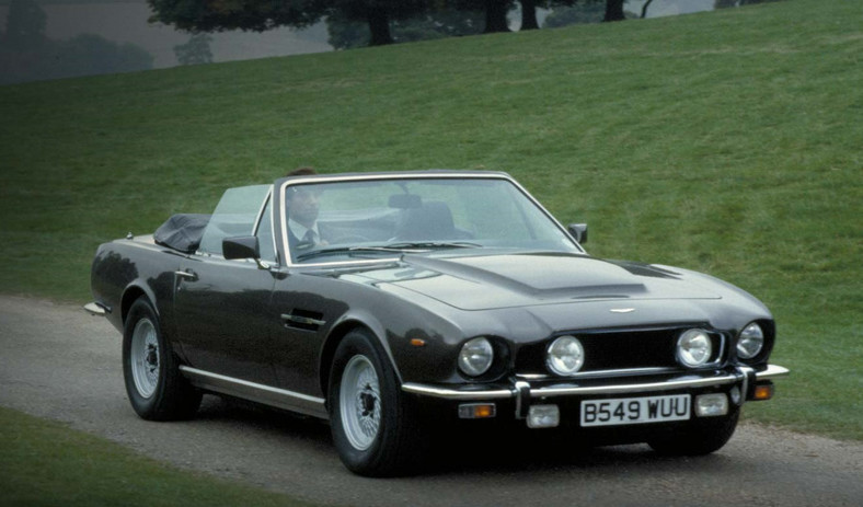 Timothy Dalton jeździł V8 Vantage'em w filmie "W obliczu śmierci"