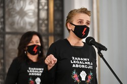 Scheuring-Wielgus do opozycji: Przestańcie się migać