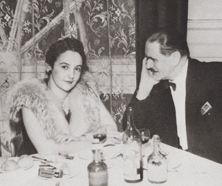 „Dom z dwiema wieżami”. Trzy słowa rujnują całą rodzinną konstrukcję