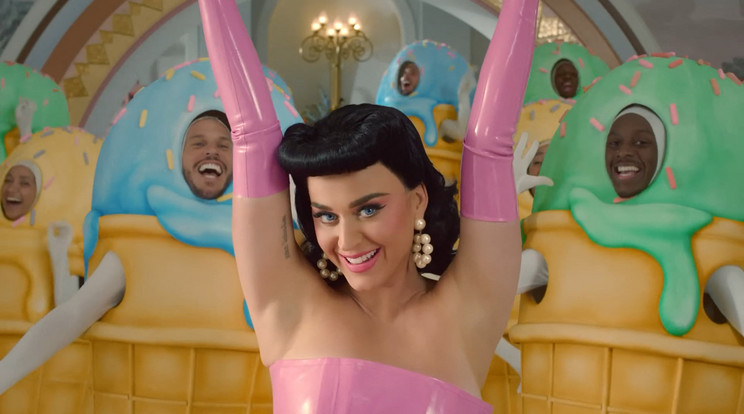 Katy Perrynek valami nem stimmel a jobb szemével / Fotó: Northfoto