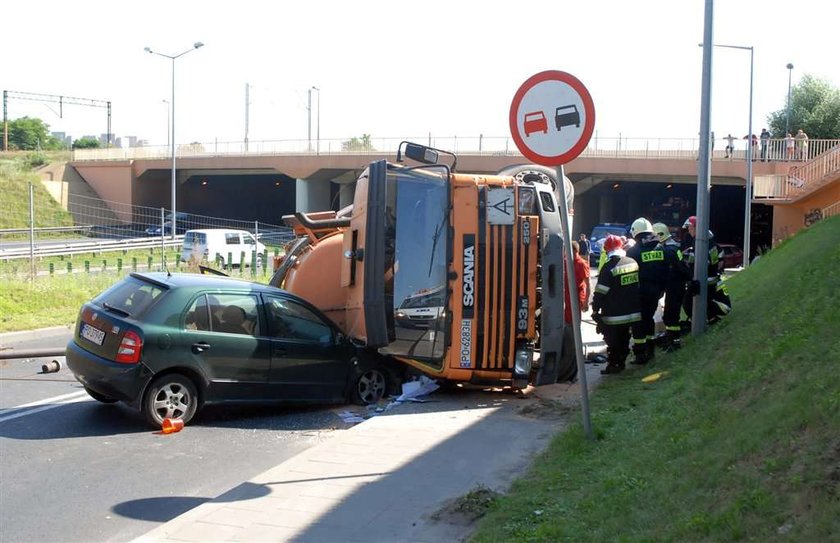 Staranował beczkowóz