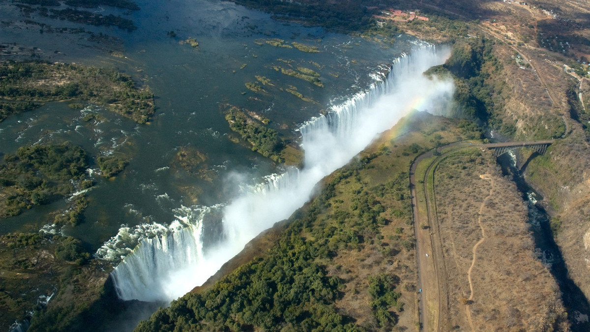 Zimbabwe oczekuje wzrostu liczby turystów w najbliższych latach. Karikoga Kaseke, dyrektor Narodowej Organizacji Turystycznej, poinformował, że do roku 2015 południowoafrykański kraj chce przyciągać rocznie 2-3 mln gości i mocno liczy zwłaszcza na... Chińczyków.