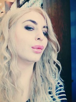 Kostką brukową w okno. Zaatakował mieszkanie Rafalali