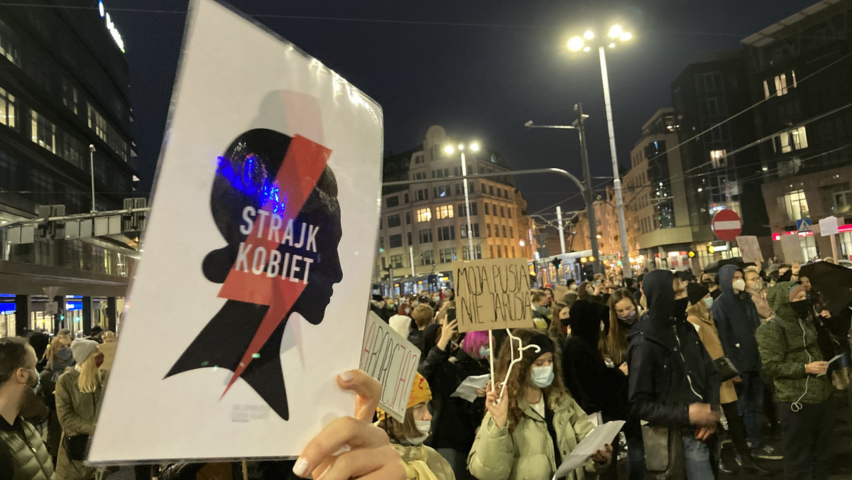 Warszawa: profesor UW nie wpuścił na wykład studentów z logo Strajku Kobiet