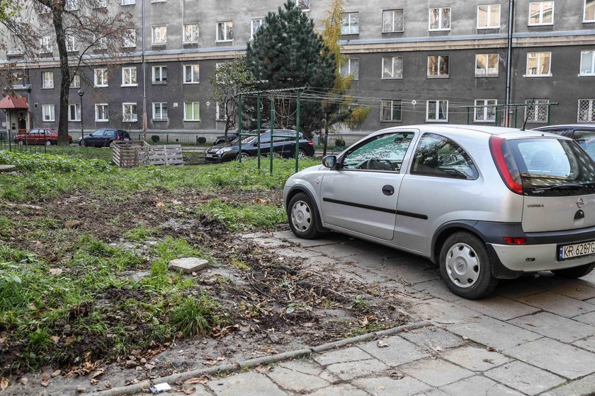 Zniszczone osiedla w Nowej Hucie w Krakowie