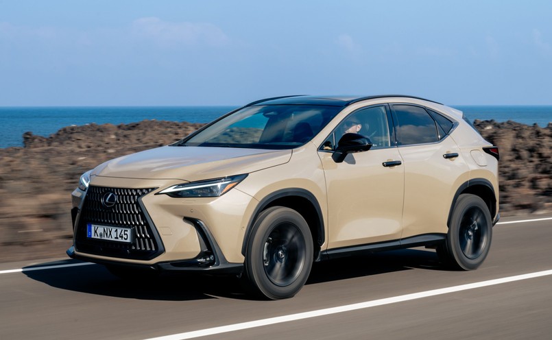 Spala 4,2 l/100 km i znika w ciemno. Japoński SUV hitem. Ile kosztuje?