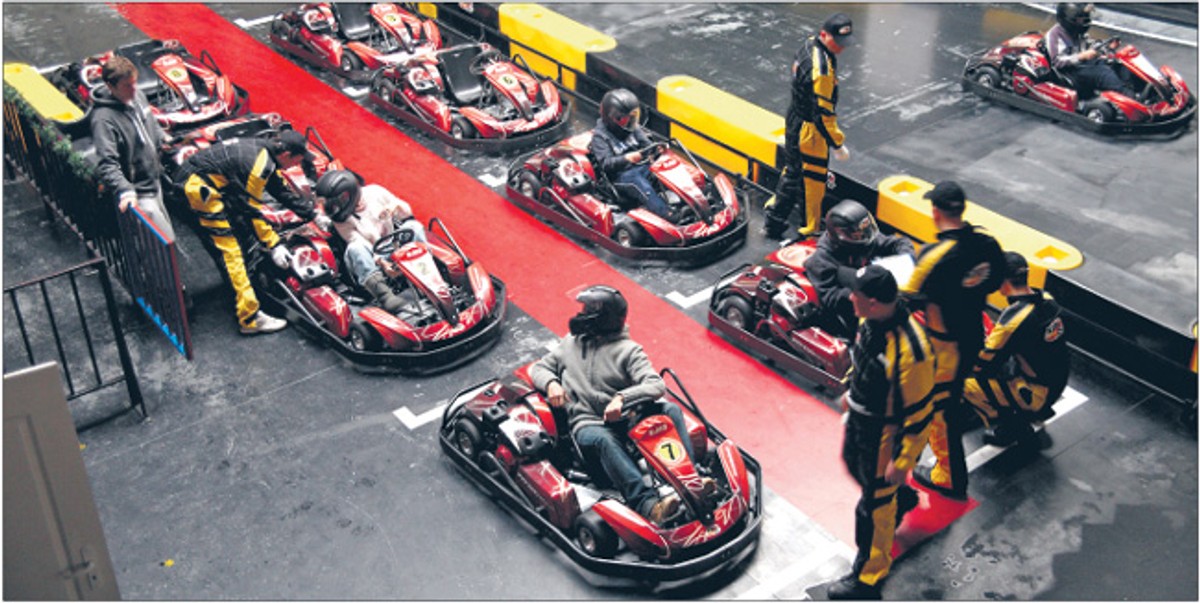 W szymanowskiej Kart Arenie można się ścigać w hali albo na świeżym powietrzu Fot. Krzysztof Jarosz/FORUM