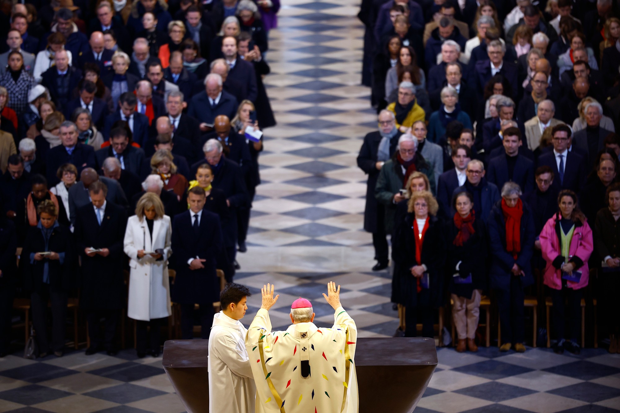 Prvá omša v zrekonštruovanej katedrále Notre-Dame v Paríži.