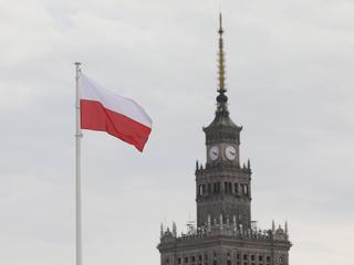 Według 35 proc. Polaków warunki życia w Polsce w ciągu najbliższych trzech lat się poprawią. 19 proc. spodziewa się ich pogorszenia