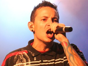 Öngyilkos barátja születésnapján akasztotta fel magát a Linkin Park énekese