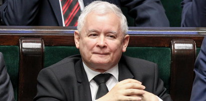 Kaczyński bawi się fotelem premiera