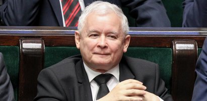 Kaczyński bawi się fotelem premiera