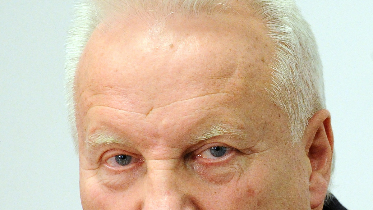 - Pytam publicznie, kiedy Kaczyński złożył doniesienie do prokuratury, wiedząc o przygotowaniach do zbrodni? Ciąży na nim taki obowiązek prawny - powiedział Wojciech Brochwicz, przyjaciel generała Petelickiego, w "Kropce nad i" w TVN24. Tymi słowami skomentował słowa Jarosława Kaczyńskiego, który stwierdził, iż ktoś zdradził mu, że "Petelicki jest na krótkiej liście osób zagrożonych".