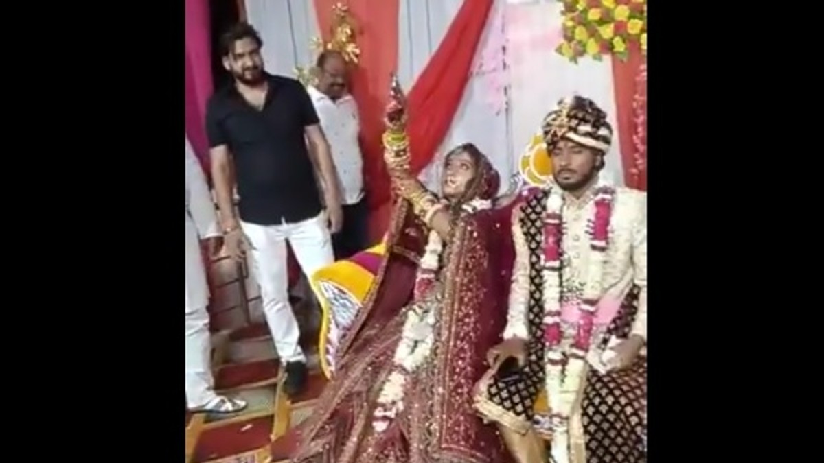 Mlada puca na venčanju u Utar Pradešu, Indija