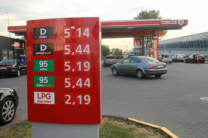 Premier Morawiecki o cenie benzyny. "Nie jest związana z polską polityką"
