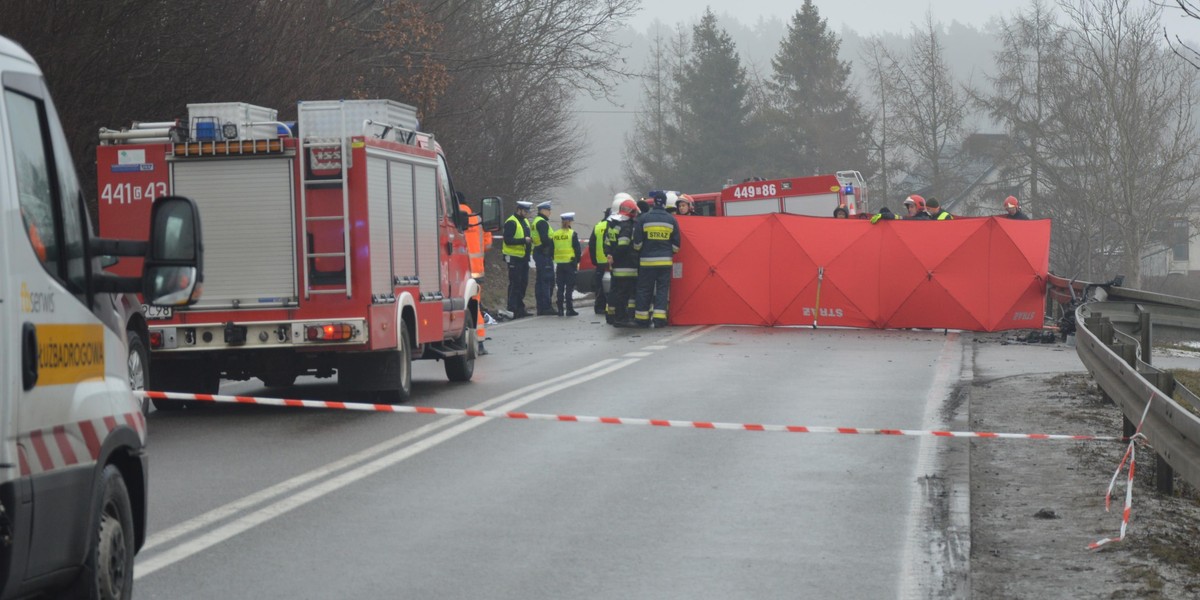 Makabryczny wypadek pod Żukowem. Nie żyją dwie osoby