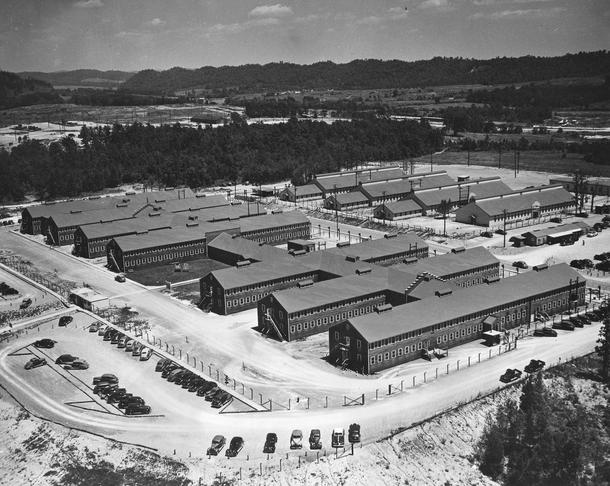 Budynki administracyjne Komisji Energii Atomowej (AEC), Oak Ridge w Tennessee, 1945 r.