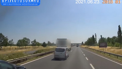 Életveszélyes: így álltak bosszút egy kamionoson az M1-esen – videó