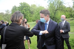 Trzaskowski mocno wyprzedza Hołownię. Fatalny wynik Biedronia. SONDAŻ