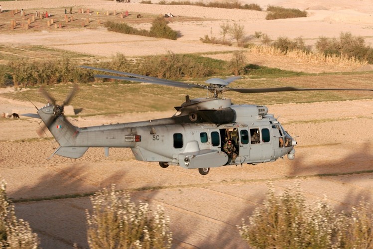 Zakres zastosowania operacyjnego EC725 obejmuje transport taktyczny, operacje specjalne oraz CSAR i patrole morskie.